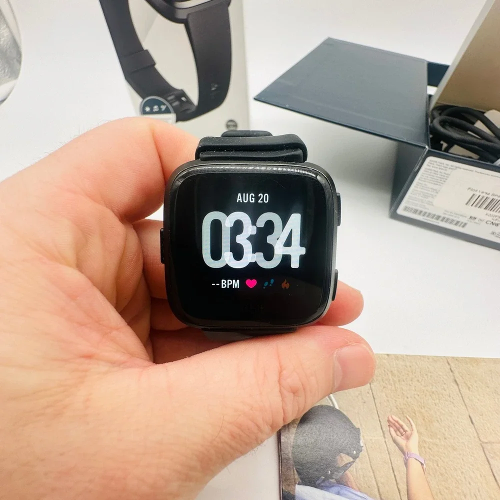 Fitbit Versa Smartwatch Black Black Aluminum Case FB504 Fitness Tracker Tested